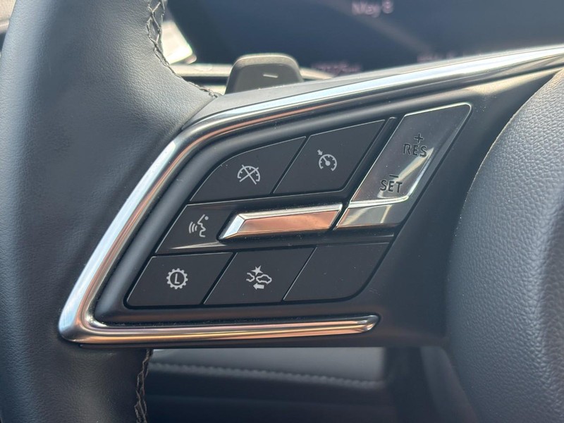 Buick Enclave Vehicle Full-screen Gallery Image 18
