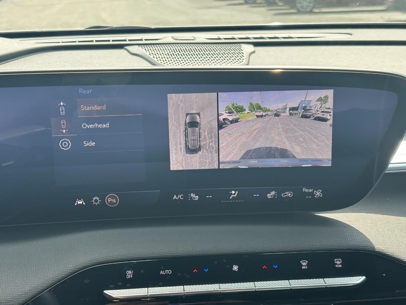 Buick Enclave Vehicle Full-screen Gallery Image 22