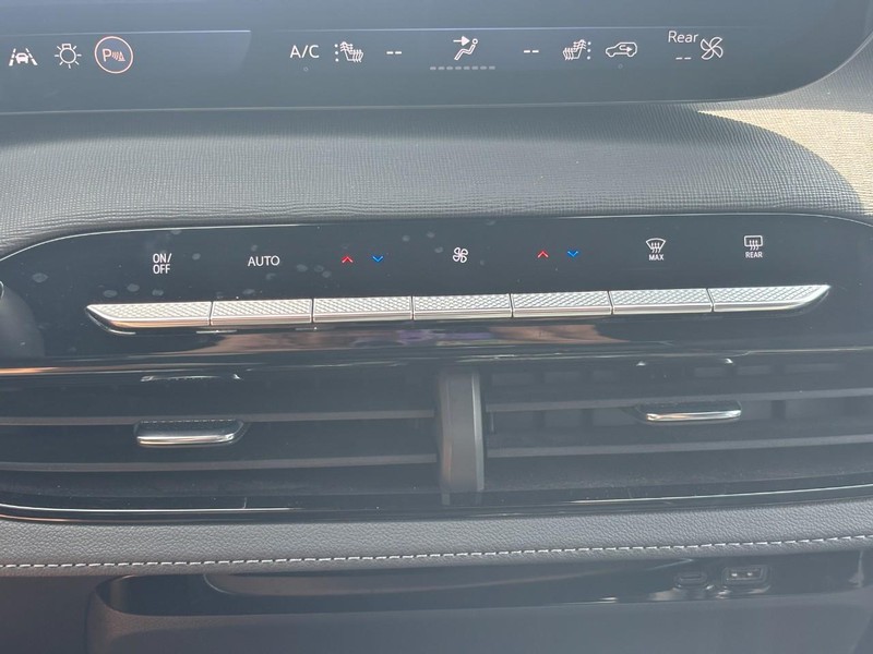 Buick Enclave Vehicle Full-screen Gallery Image 23