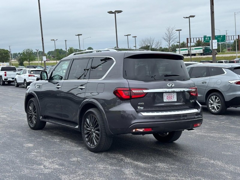 INFINITI QX80 Vehicle Full-screen Gallery Image 3