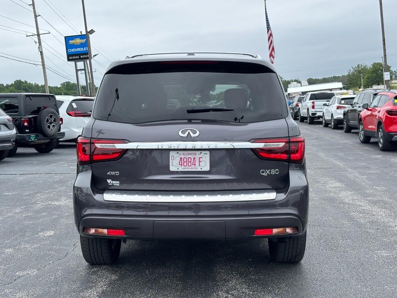 INFINITI QX80 Vehicle Full-screen Gallery Image 4