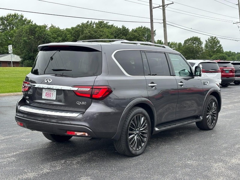 INFINITI QX80 Vehicle Full-screen Gallery Image 5