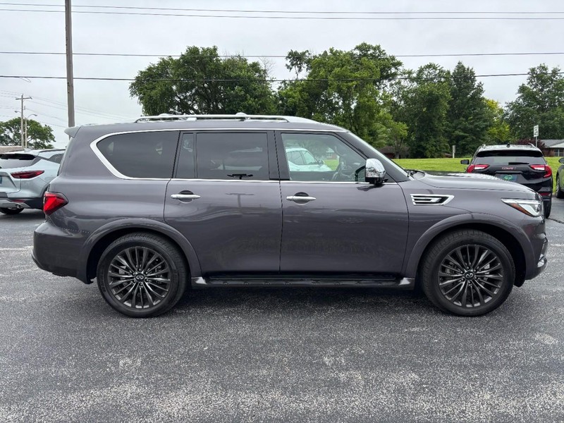 INFINITI QX80 Vehicle Full-screen Gallery Image 6
