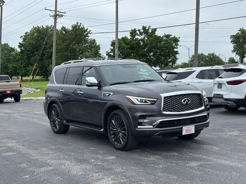 INFINITI QX80 Vehicle Full-screen Gallery Image 7