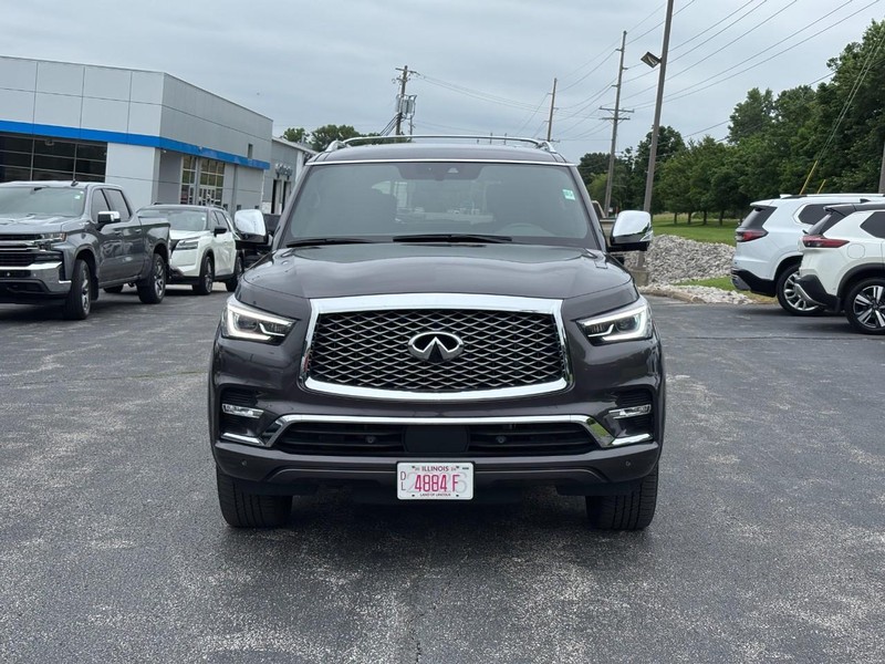 INFINITI QX80 Vehicle Full-screen Gallery Image 8