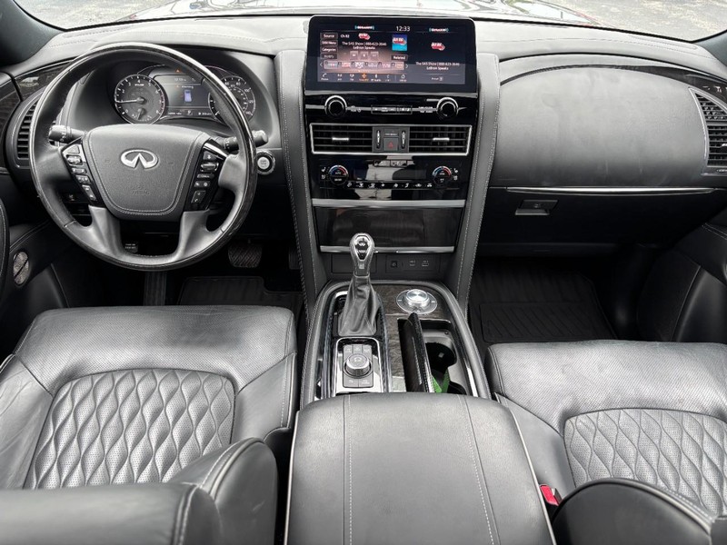 INFINITI QX80 Vehicle Full-screen Gallery Image 13