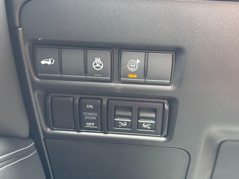 INFINITI QX80 Vehicle Full-screen Gallery Image 19