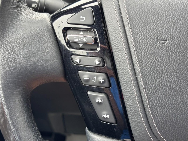 INFINITI QX80 Vehicle Full-screen Gallery Image 20