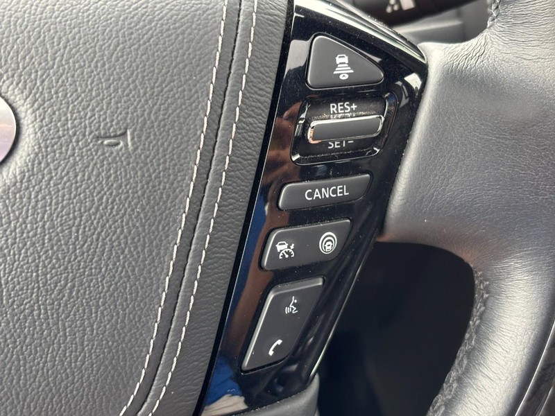 INFINITI QX80 Vehicle Full-screen Gallery Image 21