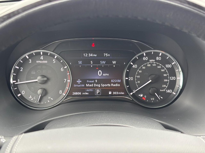 INFINITI QX80 Vehicle Full-screen Gallery Image 22