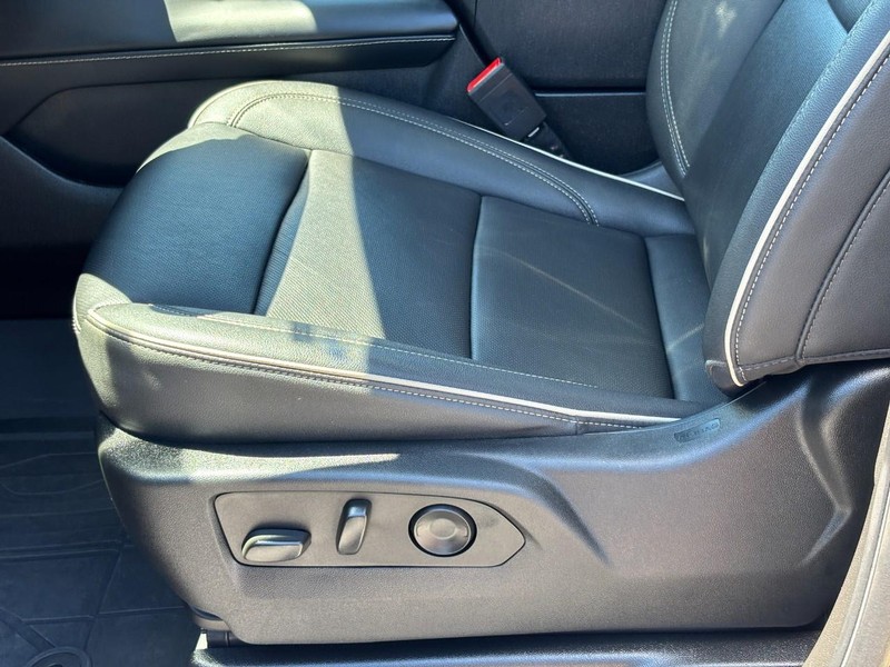 Chevrolet Tahoe Vehicle Full-screen Gallery Image 16