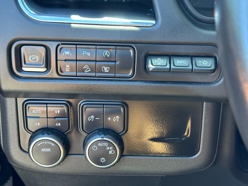 Chevrolet Tahoe Vehicle Full-screen Gallery Image 18