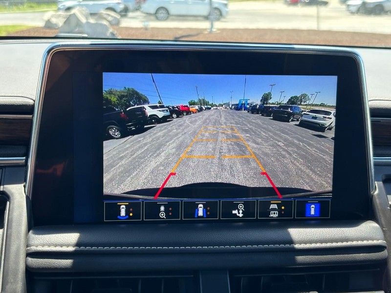 Chevrolet Tahoe Vehicle Full-screen Gallery Image 23