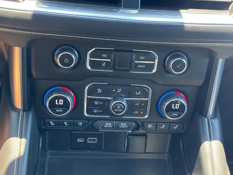 Chevrolet Tahoe Vehicle Full-screen Gallery Image 24