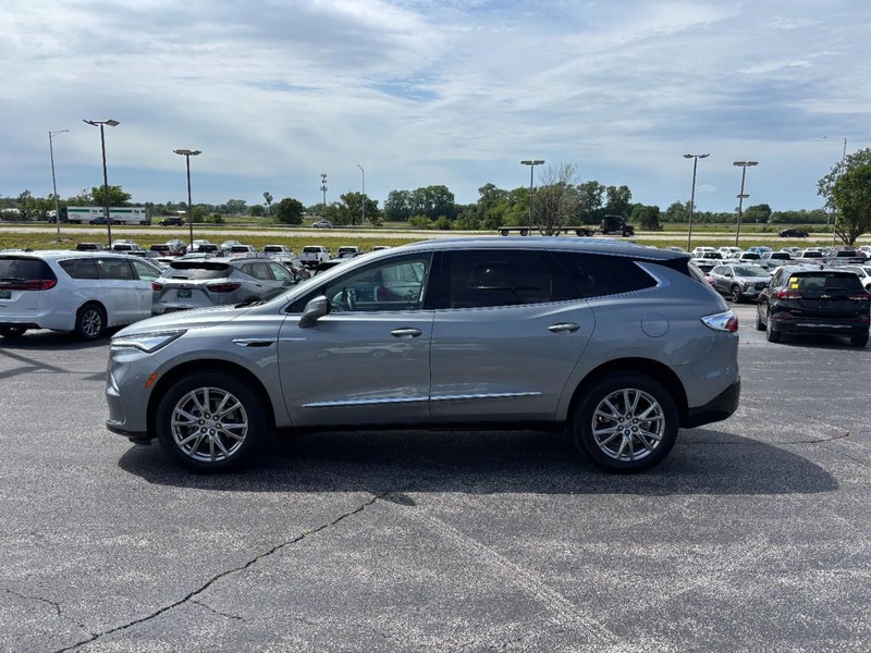Buick Enclave Vehicle Full-screen Gallery Image 02