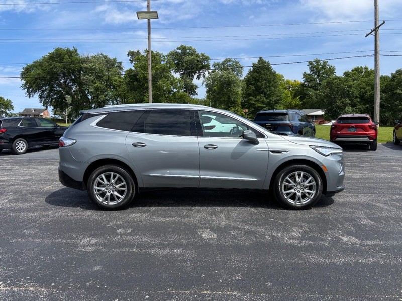 Buick Enclave Vehicle Full-screen Gallery Image 06
