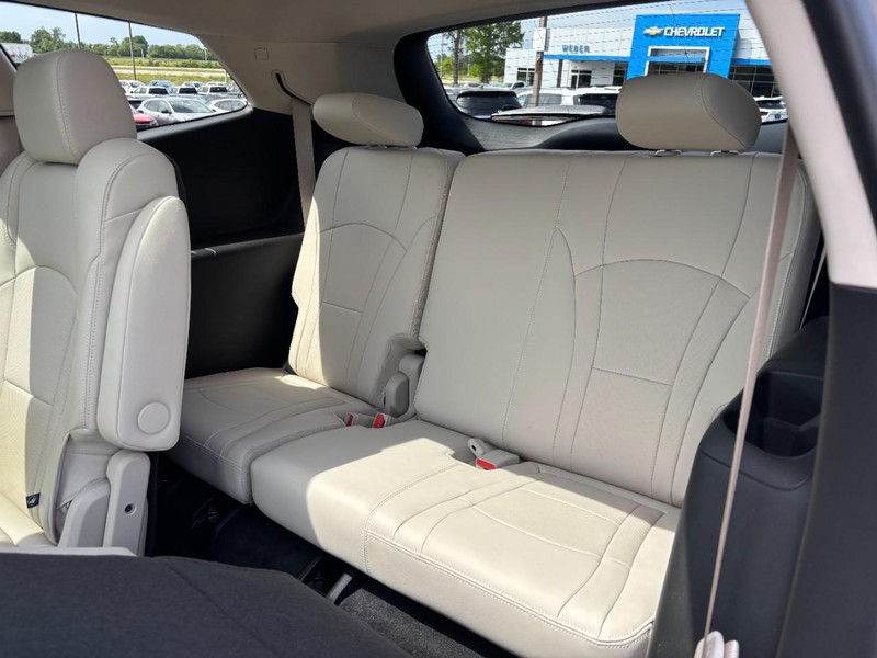 Buick Enclave Vehicle Full-screen Gallery Image 10