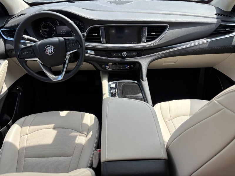 Buick Enclave Vehicle Full-screen Gallery Image 12