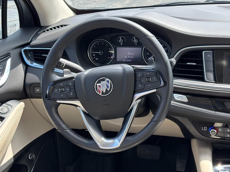Buick Enclave Vehicle Full-screen Gallery Image 13