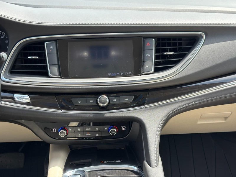 Buick Enclave Vehicle Full-screen Gallery Image 14