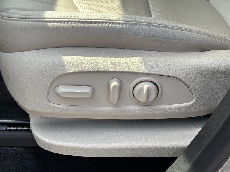 Buick Enclave Vehicle Full-screen Gallery Image 16