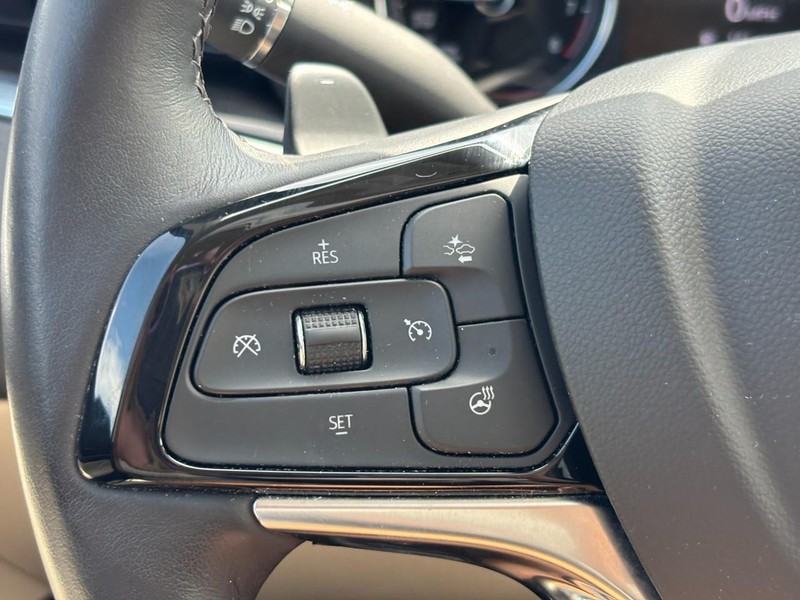 Buick Enclave Vehicle Full-screen Gallery Image 18