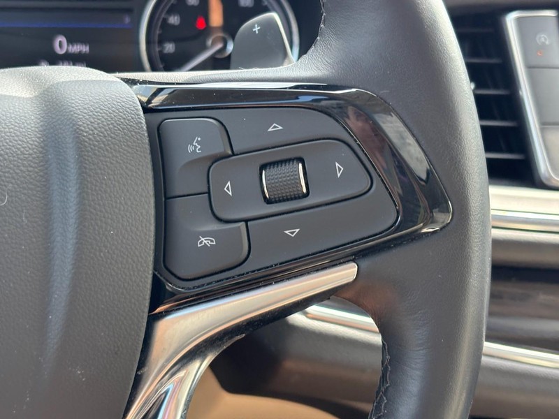 Buick Enclave Vehicle Full-screen Gallery Image 19