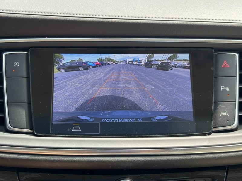 Buick Enclave Vehicle Full-screen Gallery Image 22