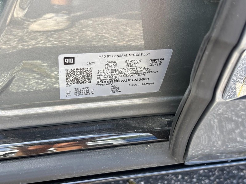 Buick Enclave Vehicle Full-screen Gallery Image 24