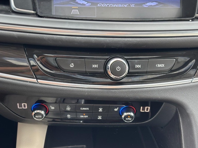 Buick Enclave Vehicle Full-screen Gallery Image 25