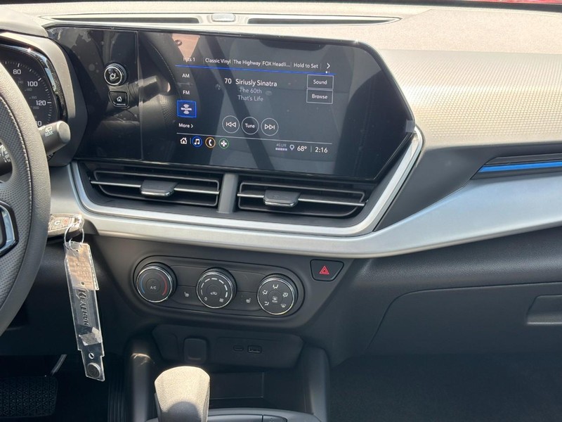 Chevrolet Trax Vehicle Full-screen Gallery Image 8
