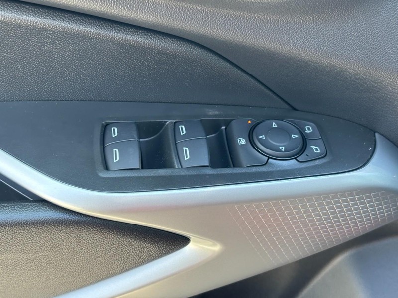 Chevrolet Trax Vehicle Full-screen Gallery Image 11