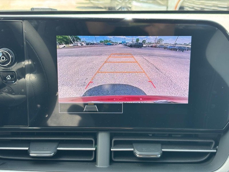 Chevrolet Trax Vehicle Full-screen Gallery Image 16