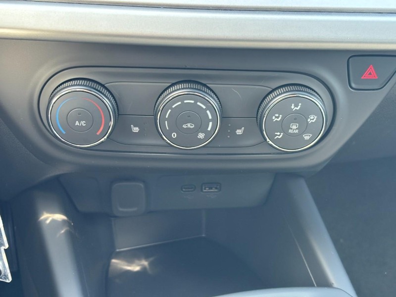 Chevrolet Trax Vehicle Full-screen Gallery Image 17