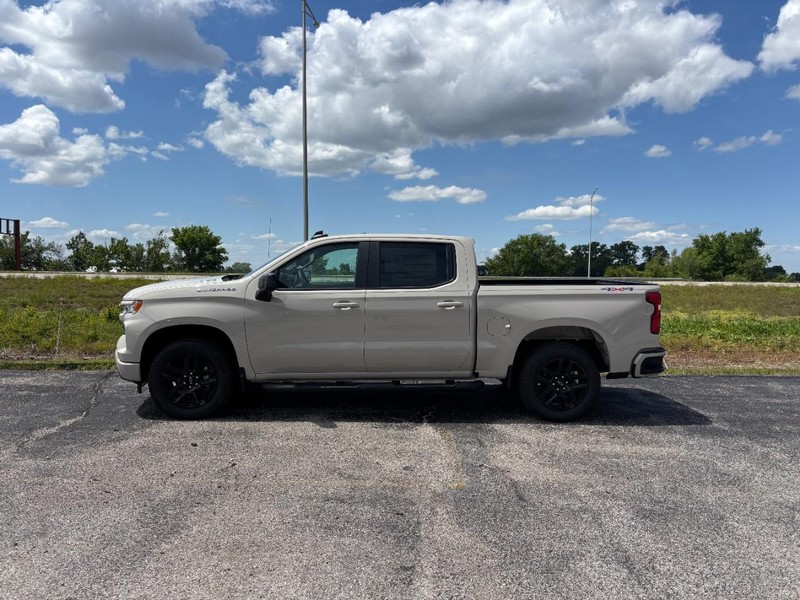Chevrolet Silverado 1500 Vehicle Full-screen Gallery Image 2