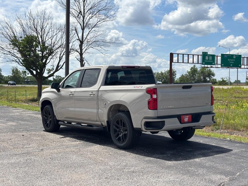 Chevrolet Silverado 1500 Vehicle Full-screen Gallery Image 3