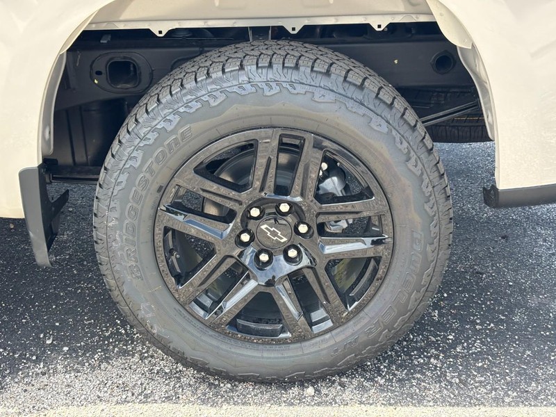 Chevrolet Silverado 1500 Vehicle Full-screen Gallery Image 4