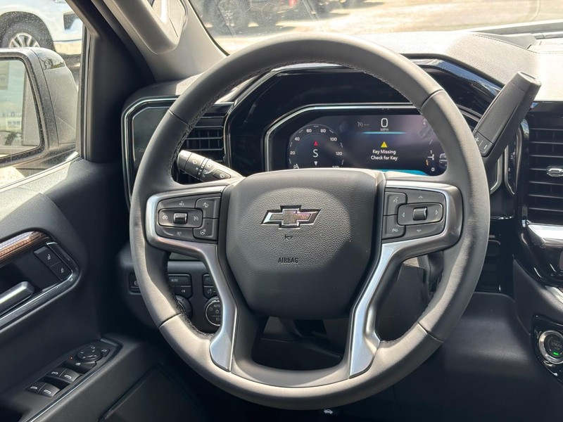 Chevrolet Silverado 1500 Vehicle Full-screen Gallery Image 7