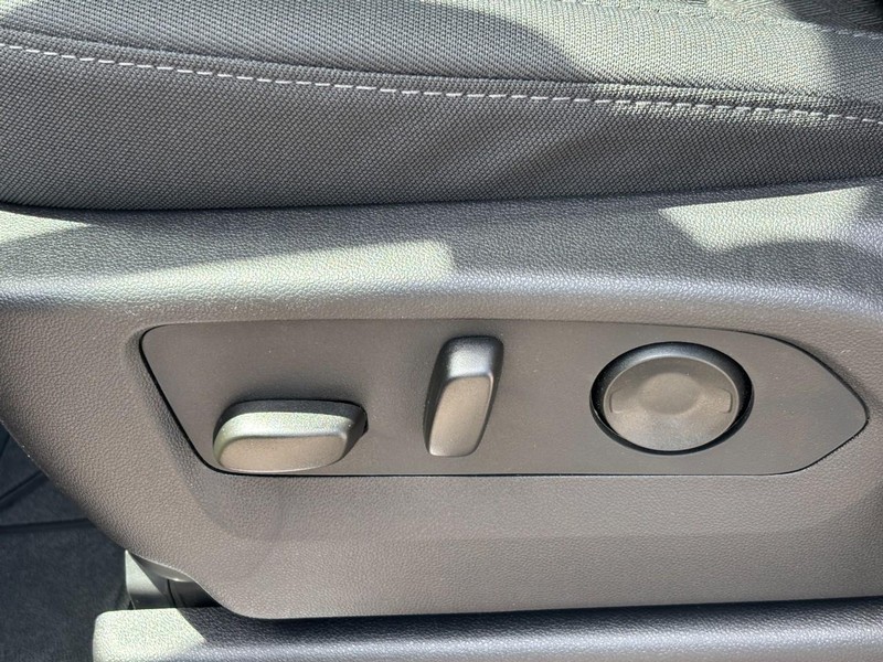 Chevrolet Silverado 1500 Vehicle Full-screen Gallery Image 10