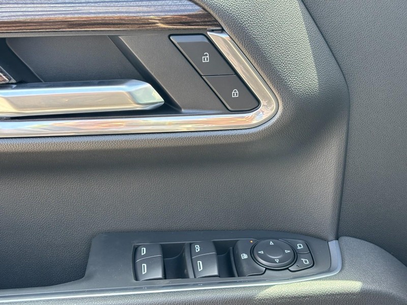 Chevrolet Silverado 1500 Vehicle Full-screen Gallery Image 11