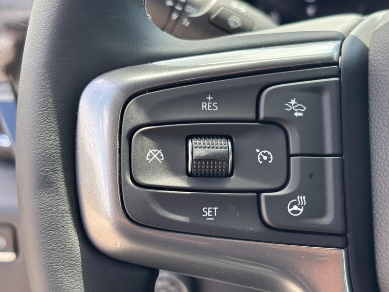 Chevrolet Silverado 1500 Vehicle Full-screen Gallery Image 12