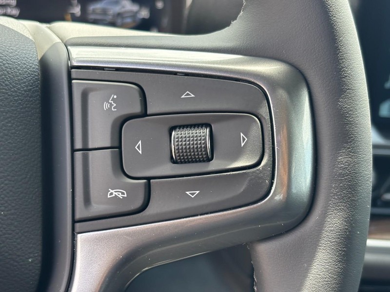Chevrolet Silverado 1500 Vehicle Full-screen Gallery Image 13