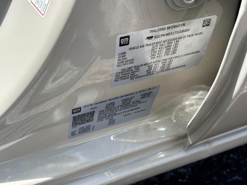 Chevrolet Silverado 1500 Vehicle Full-screen Gallery Image 18