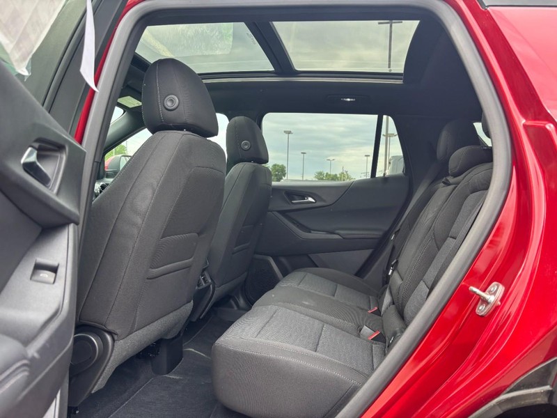 Chevrolet Equinox Vehicle Full-screen Gallery Image 5