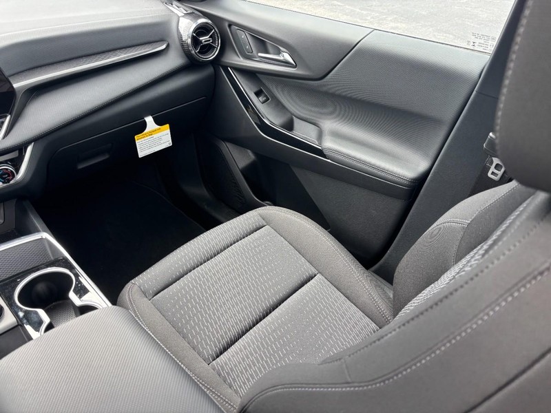 Chevrolet Equinox Vehicle Full-screen Gallery Image 9
