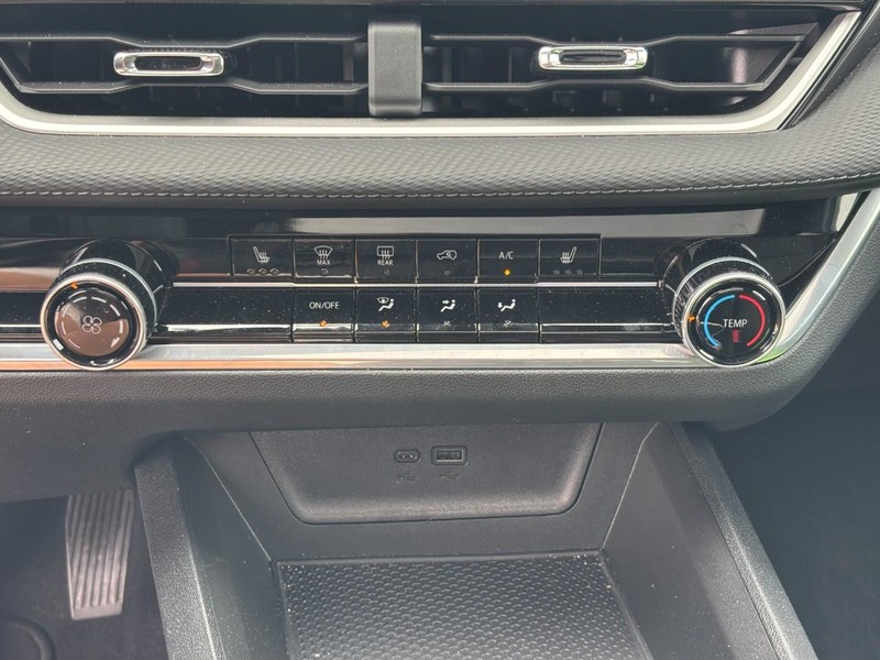 Chevrolet Equinox Vehicle Full-screen Gallery Image 19