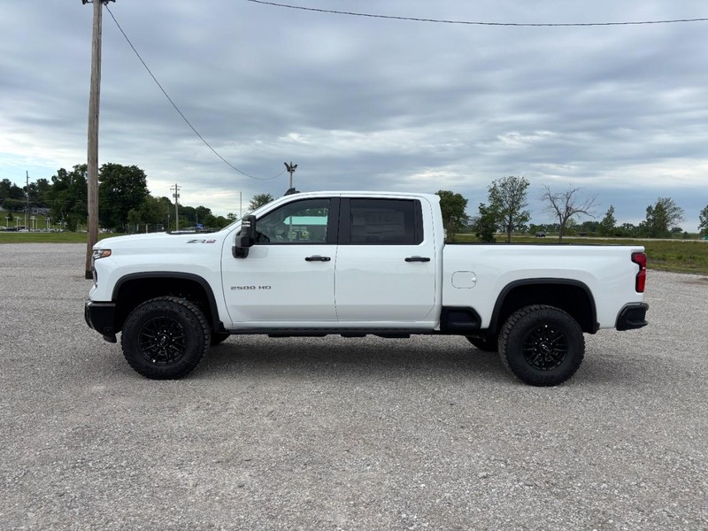 Chevrolet Silverado 2500HD Vehicle Full-screen Gallery Image 2
