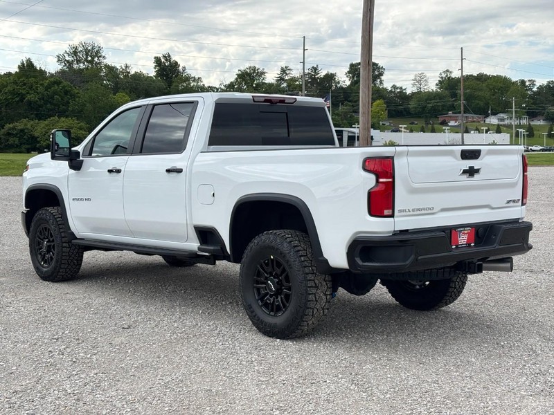 Chevrolet Silverado 2500HD Vehicle Full-screen Gallery Image 3