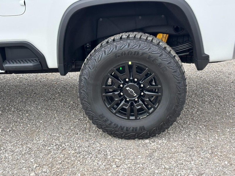 Chevrolet Silverado 2500HD Vehicle Full-screen Gallery Image 4