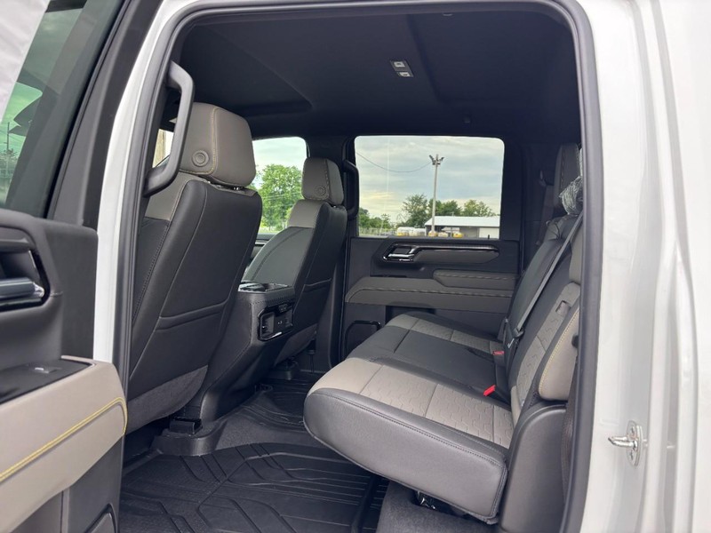 Chevrolet Silverado 2500HD Vehicle Full-screen Gallery Image 5